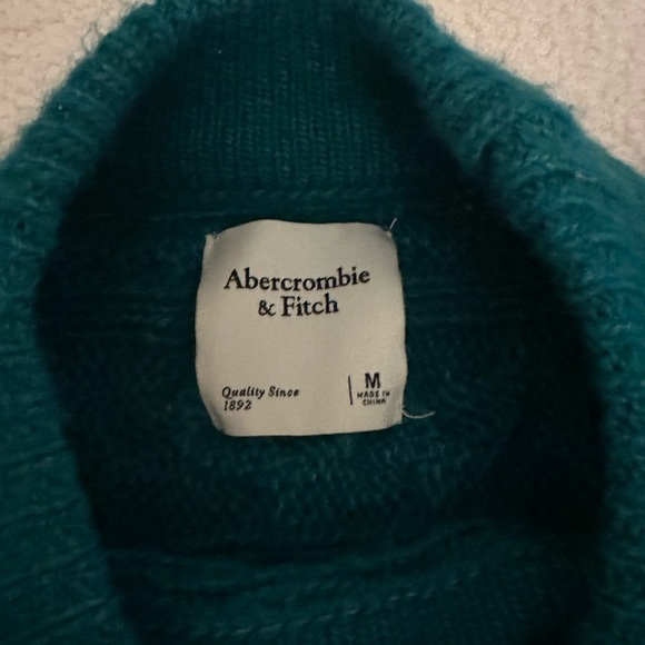 NEW Abercrombie Sweater - Picture 5 of 6